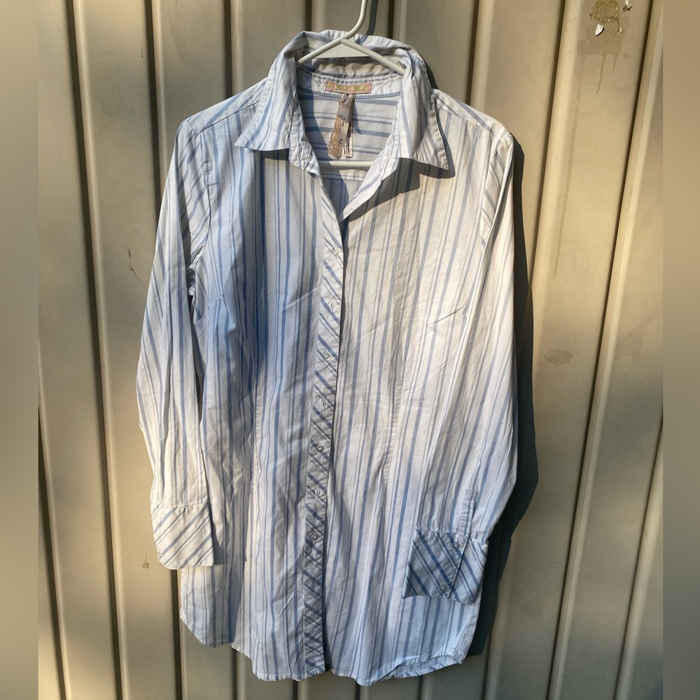 Andrew &Co Long Sleeve Blue/White striped Blouse/Shirt button up size large